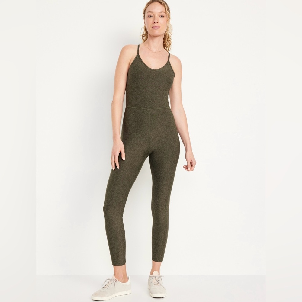 NWT Old Navy Cloud+ Sleeveless 7/8 Bodysuit
